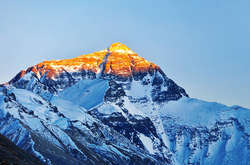 На Евересті встановили найвищу в світі метеостанцію