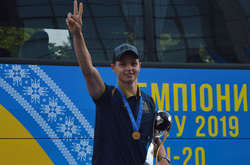 Валерій Бондар першим з українців торкнувся чемпіонського трофею мундіалю U20