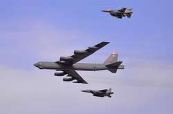 Російські винищувачі перехопили американські бомбардувальники над Чорним і Балтійським морями