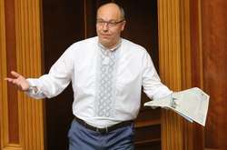 За словами Парубія, ініціювати позачергове засідання Верховної ради під час розгляду виборчого кодексу може президент України або 150 народних депутатів