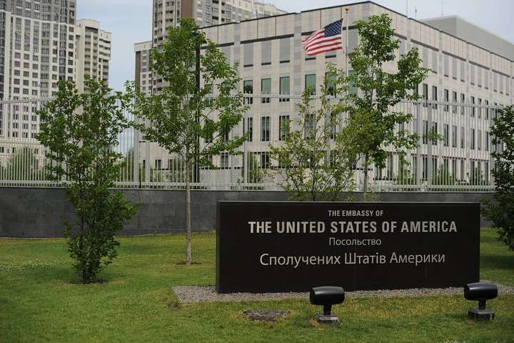 У Посольстві США в Києві шукають вибухівку