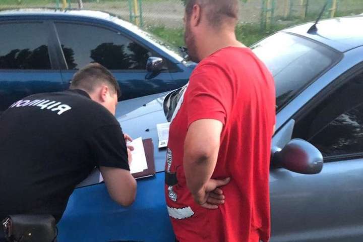 У Києві поліція знайшла наркотики у п’яного водія (фото)