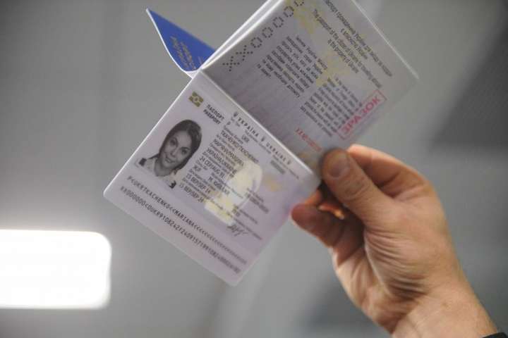 Паспортний ажіотаж: у Києві знову черги на оформлення біометричних документів