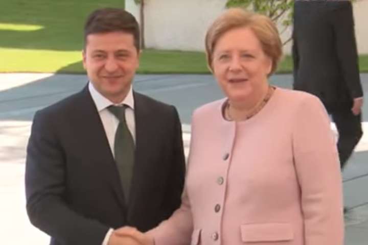 Меркель пояснила, чому «тремтіла» під час зустрічі з Зеленським
