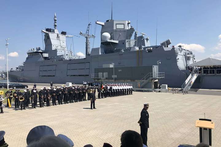 Флот ФРН отримав перший фрегат нового класу