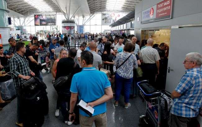 У «Борисполі» обурені пасажири заблокували термінал F 