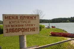 На Луганщині після купання в озері госпіталізовано 18 людей