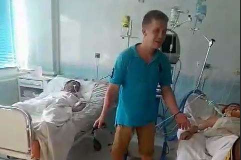 У київській лікарні неадекватний пацієнт накинувся з ножем на медиків (фото)