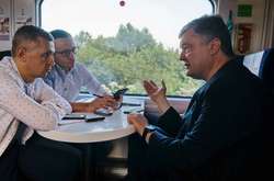  Інтерв'ю з експрезидентом Петром Порошенком «Главком» взяв по дорозі потягом зі Львова до Києва 