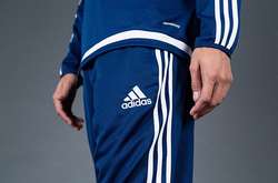 Adidas була з аснована в  1924  році братами Дасслерами як  Dassler