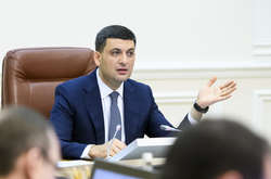 Гройсман вдвічі скоротить кількість чиновників в районних держадміністраціях