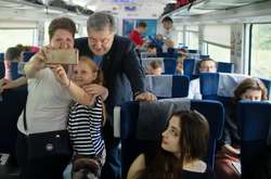  Петро Порошенко у потязі зі Львова до Києва 