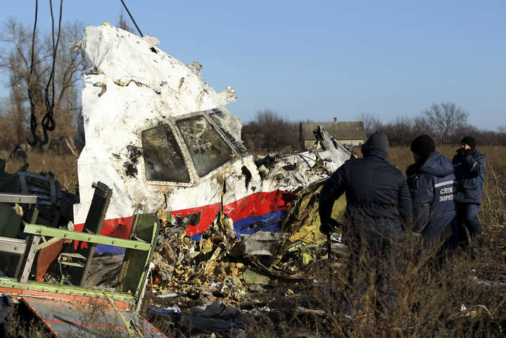 СБУ оголоcила підозри трьом росіянам і українцю, які збили МН17