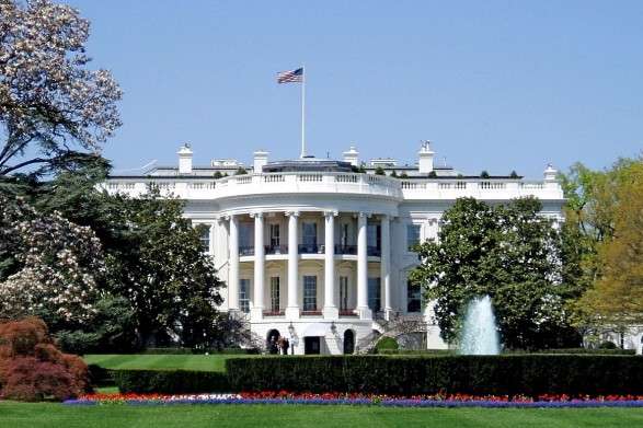 У США поліція оточила територію навколо Білого дому через кинутий рюкзак
