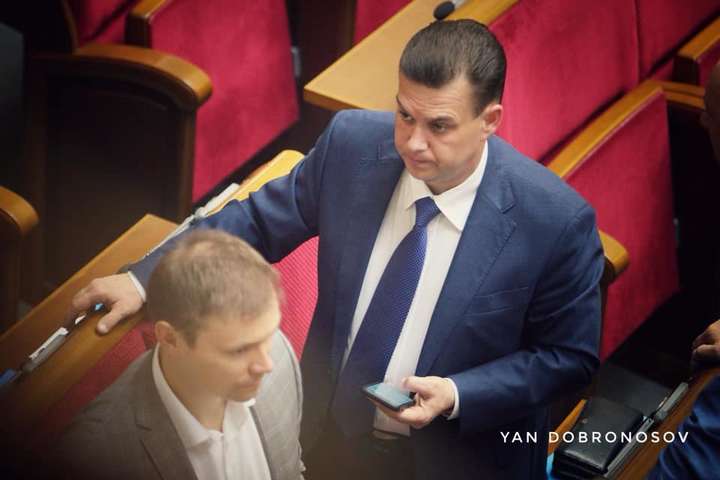 Депутат від Опоблоку обговорює «тьолочок» в Раді і планує купити молокозавод
