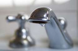 Будинки на п’ятьох вулицях Києва залишилися без води через аварії (адреси)