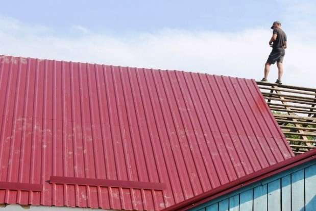 У селі Нова Іванівка завершується капремонт даху будівлі дитсадка