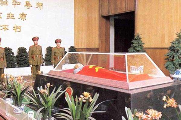 Росіяни допоможуть В’єтнаму доглядати за забальзамованим тілом Хо Ші Міна