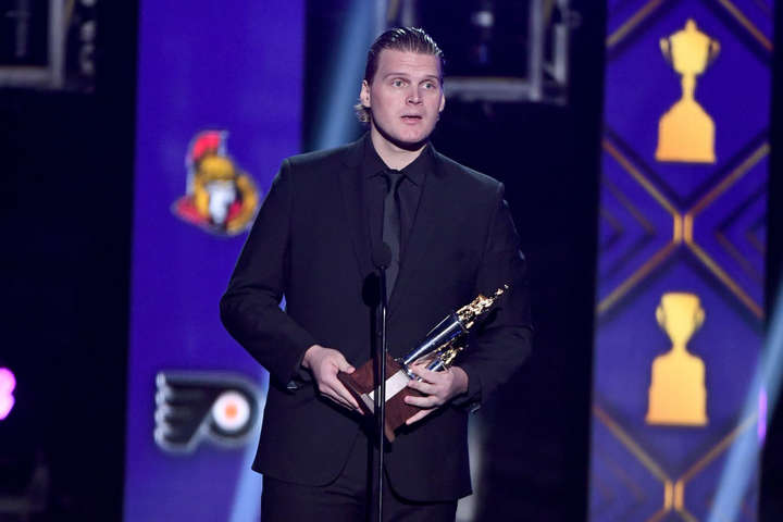 Хокеїст, який був близький до суїциду, отримав приз за відданість хокею в НХЛ