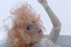 YouTube перевыпустил более 100 старых клипов в улучшенном качестве