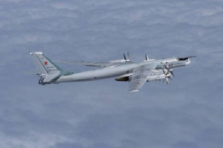 Стратегічні бомбардувальники РФ зайшли в повітряний простір Японії