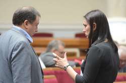 Ганна Гопко і Микола Княжицький в сесійній залі