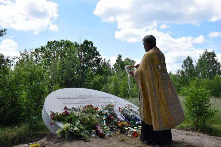 На Житомирщине открыли мемориальный знак жертвам геноцида ромов