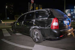 На проспекті Шухевича перекинувся Chevrolet: водій намагався втекти (фото, відео)