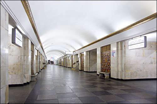 У Києві станцію метро «Хрещатик» закрили через повідомлення про вибухівку