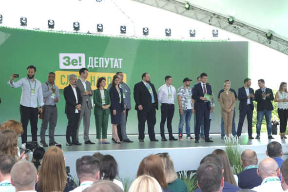 «Слуга народу» опублікувала список своїх кандидатів на округах Чернігівщини та Буковини