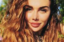 Анна Седокова похвасталась роскошным букетом роз