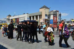 У Черкасах похоронили вбитого журналіста Комарова