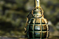 У Кривому Розі чоловік кинув гранату в перехожого