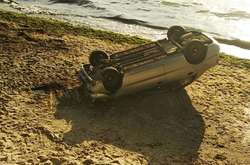 В Одесі авто зі схилу злетіло на пляж: фото