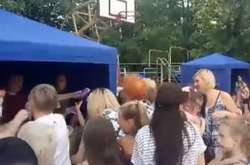 В Одесі розтрощили агітаційний намет кандидата в депутати