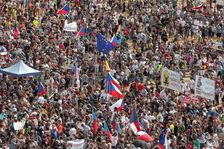 У Чехії понад 250 тисяч громадян вимагали відставки уряду
