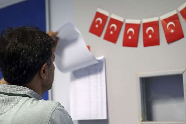 У Стамбулі на виборах мера опозиція вирвала перемогу у друга Ердогана