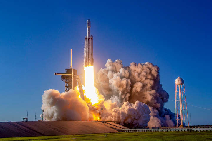 SpaceX запустить у космос ракету з прахом 152 людей