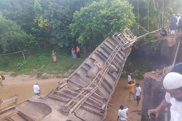 У Бангладеш потяг зійшов з рейок, є загиблі