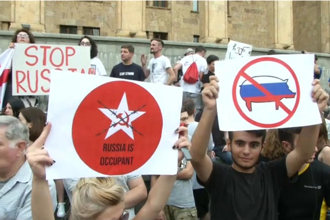 Протести у Грузії Над чим треба замислитися Україні