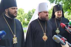  Митрополит Львівський і Сокальський Димитрій (в центрі) 