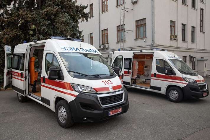 Дві сотні «швидких» для лікарень подарував Ахметов – відповідь Адміністрації президента