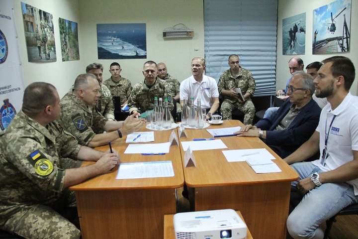 Командувач Об’єднаних сил обговорив з головою місії ОБСЄ припинення вогню на Донбасі