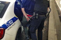 На Хрещатику сталася масова бійка, після якої молодики напали на патрульних (фото, відео)