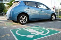 Облаштовувати місця для парковки зарядками для електромобілів потрібно буде і у разі реконструкції паркувальних майданчиків