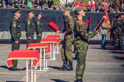 Випускників військових вузів РФ направлятимуть на Донбас для набуття бойового досвіду 