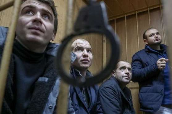 Українським морякам, яких захопила ФСБ РФ, загрожує до 6 років за ґратами – адвокат