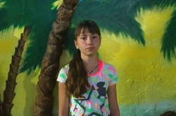 13-річна Анастасія Ступченко (м. Лисичанськ) пішла з дому до Лисичанської обласної лікарні і досі не повернулась