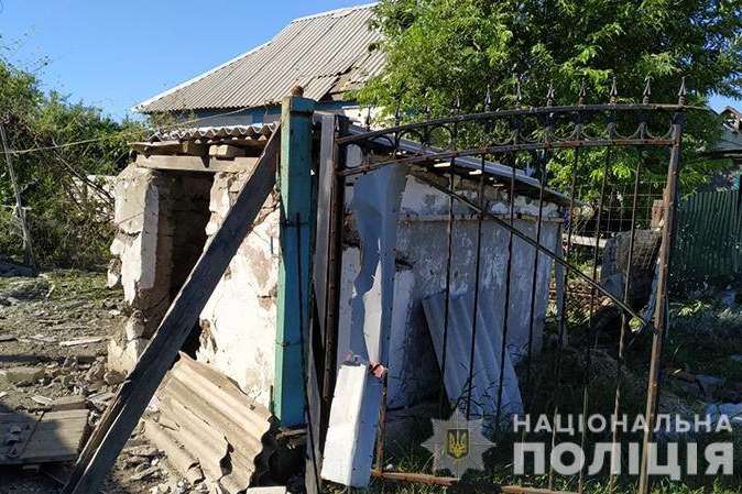 Оккупанты обстреляли четыре дома в Авдеевке (фото)