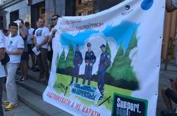 До Адміністрації президента прийшли наркозалежні (фото)